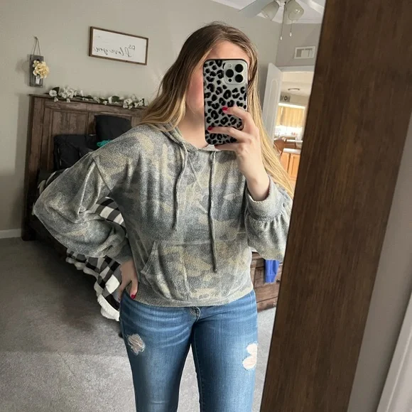 Camo Hoodie - Picture 3 of 6